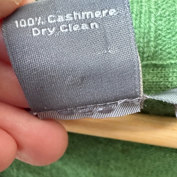 ANN TAYLOR 100% Cashmere Sweater Green Shawl Neck Old Money Quiet Luxury Soft M - Picture 4 of 4